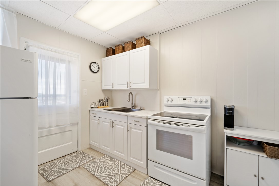 1008 Rue Grande Vue St