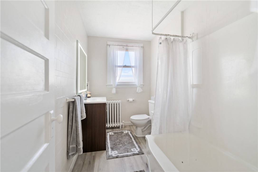 1008 Rue Grande Vue St