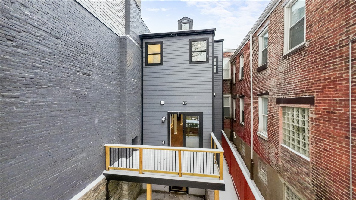 111 Hemlock St