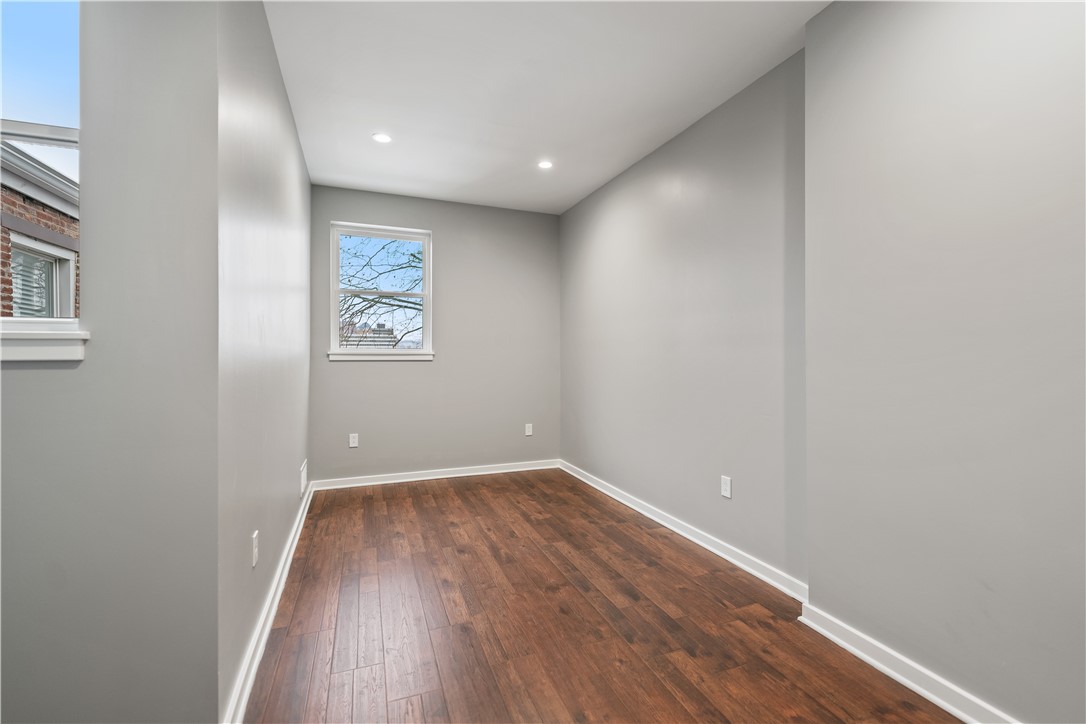 111 Hemlock St