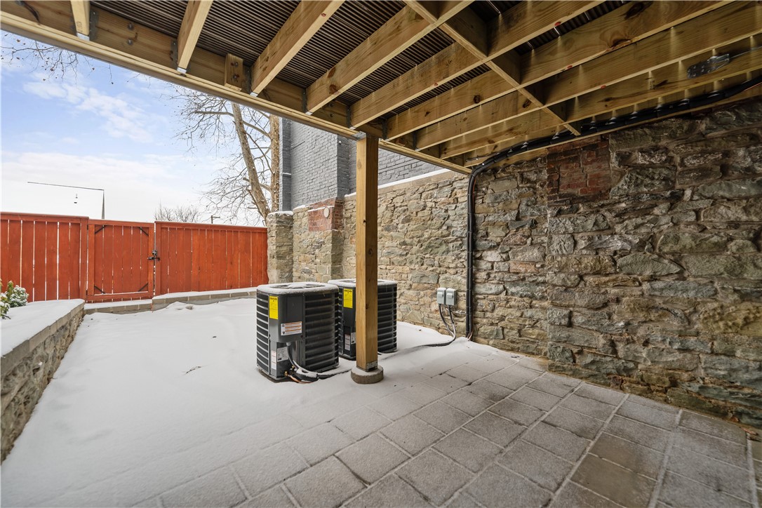 111 Hemlock St