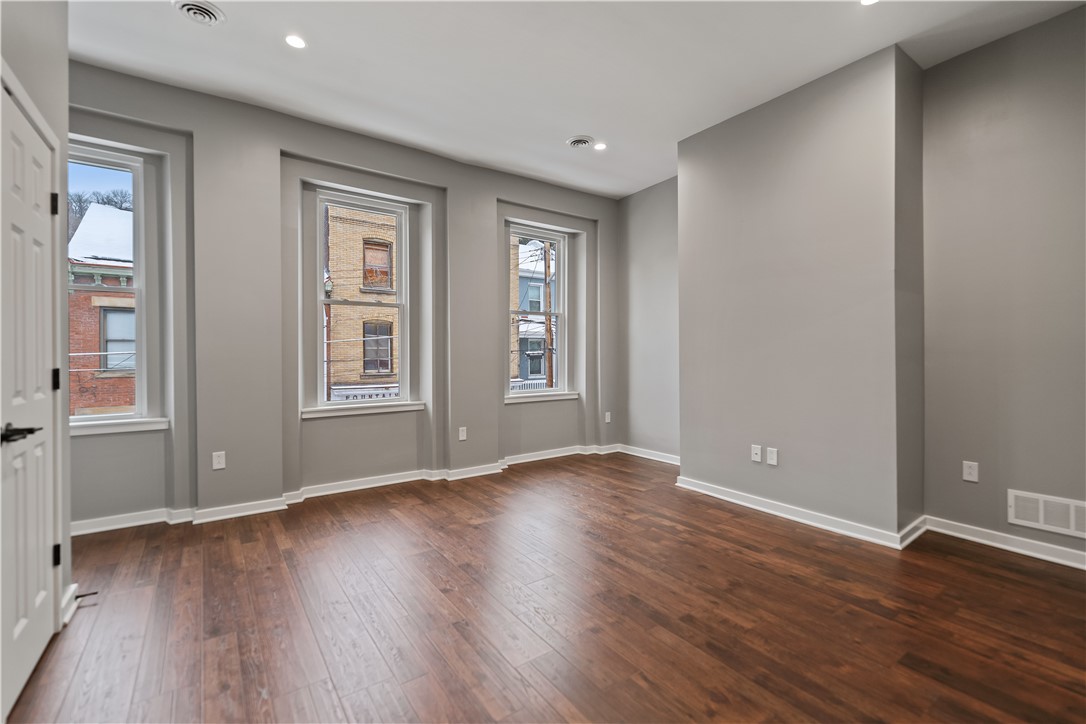 111 Hemlock St