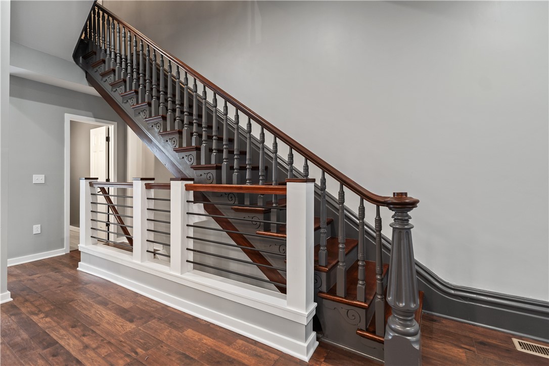 111 Hemlock St