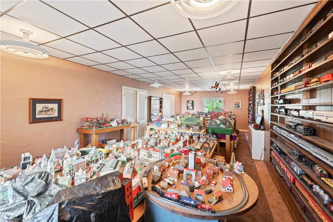 2403 Jenny Lind St