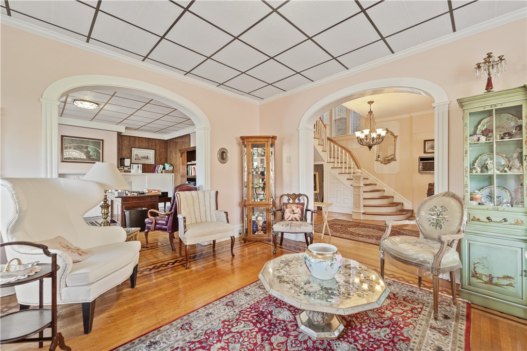 2403 Jenny Lind St