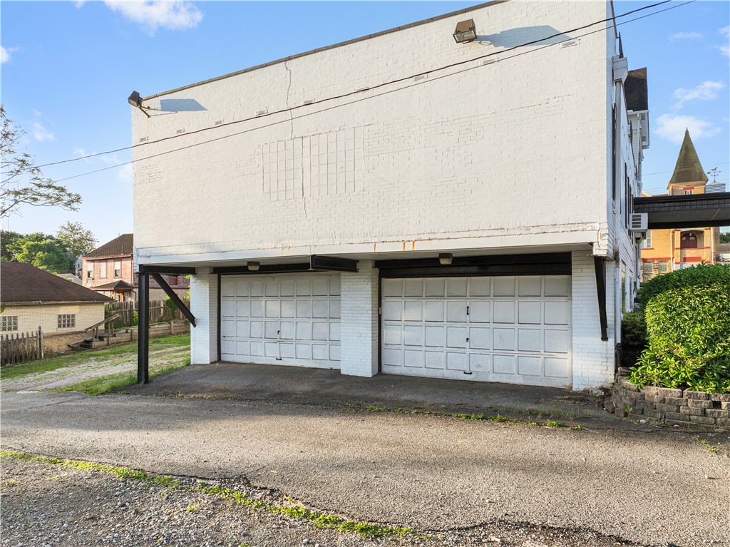 2403 Jenny Lind St