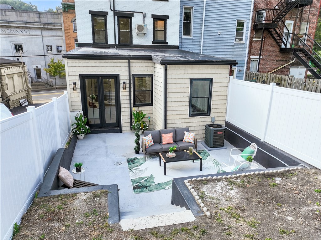 516 S Main St