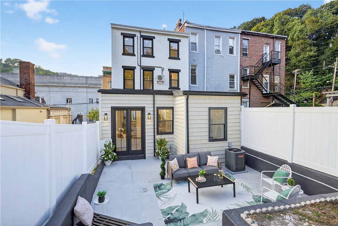 516 S Main St