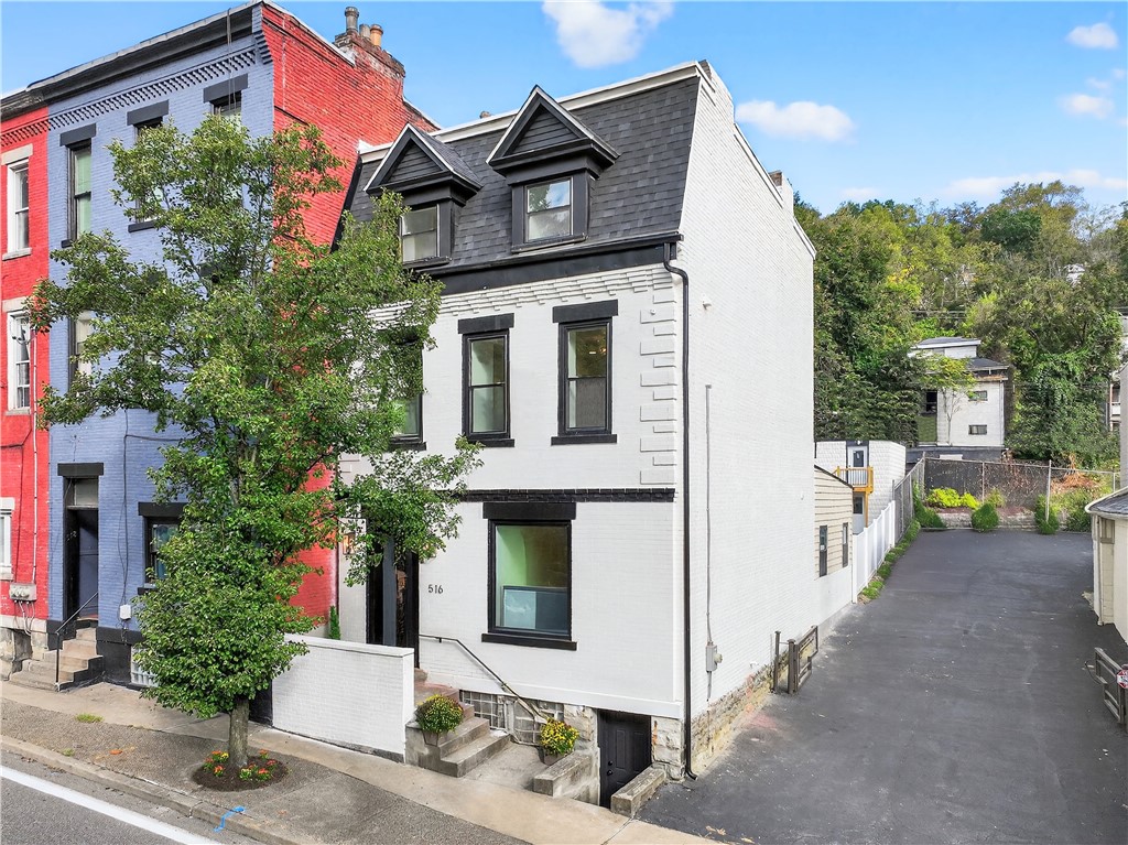 516 S Main St
