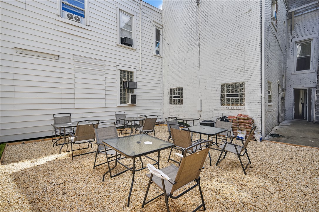 412 S Main St