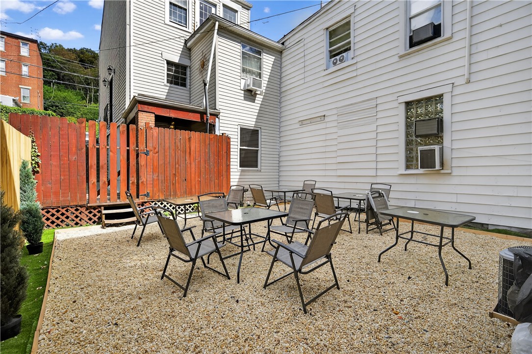 412 S Main St