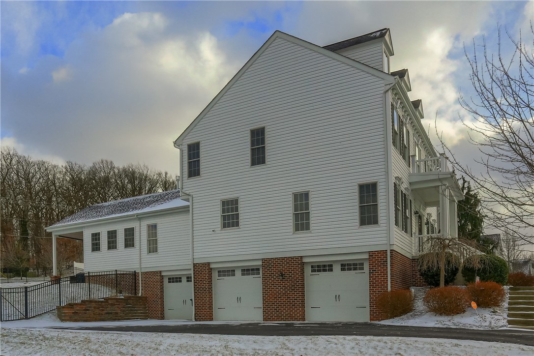 221 Strawberry Circle