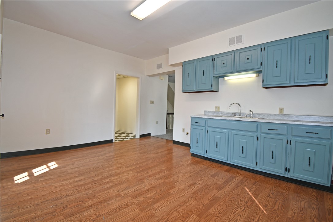 611 Lorenz Ave