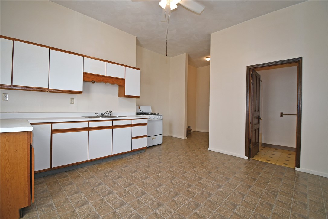 611 Lorenz Ave