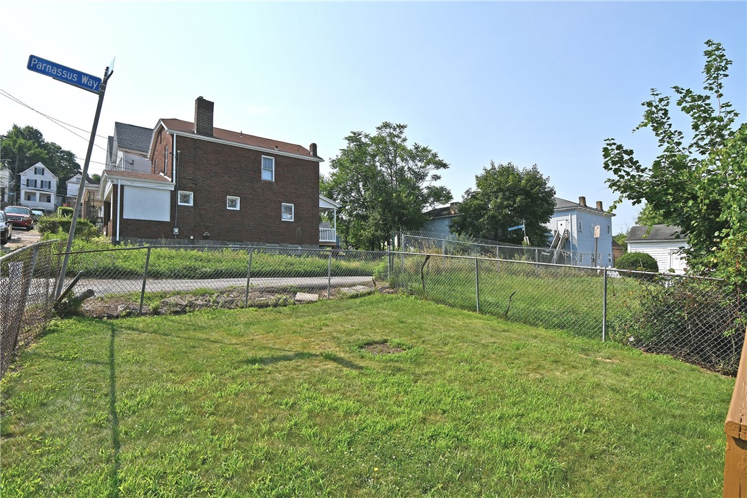 611 Lorenz Ave