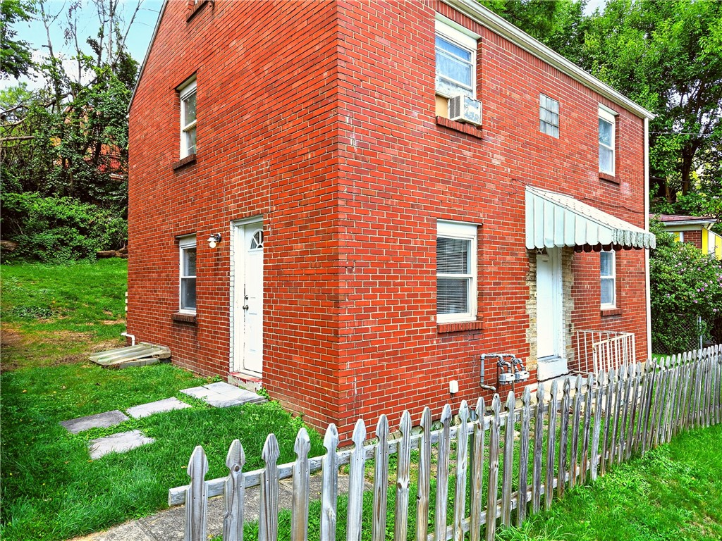 1629 Laketon Rd