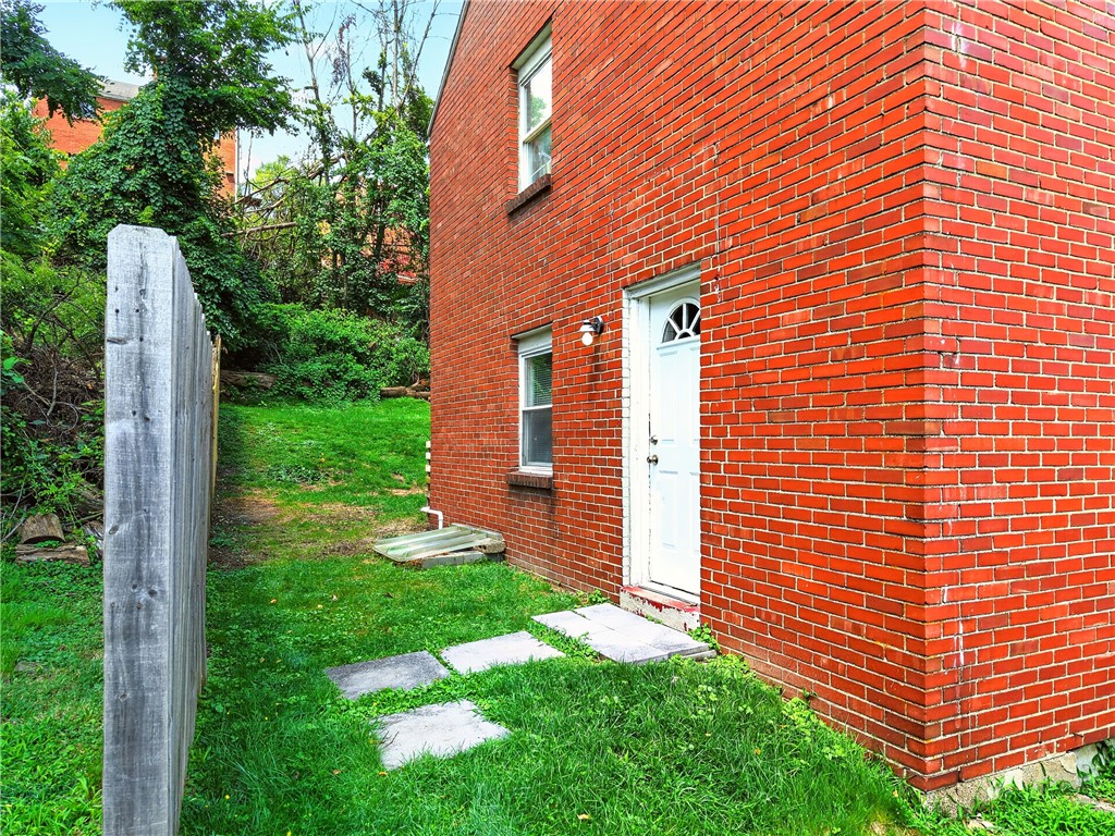 1629 Laketon Rd