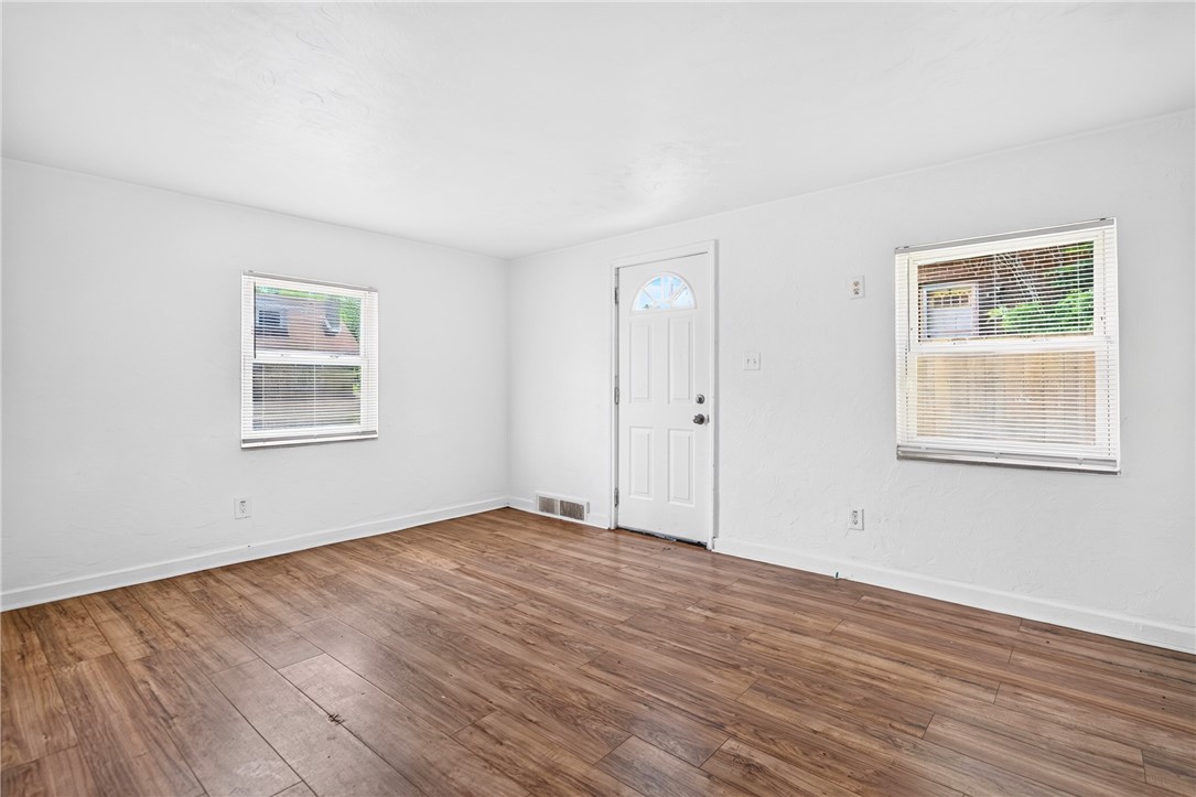 1629 Laketon Rd