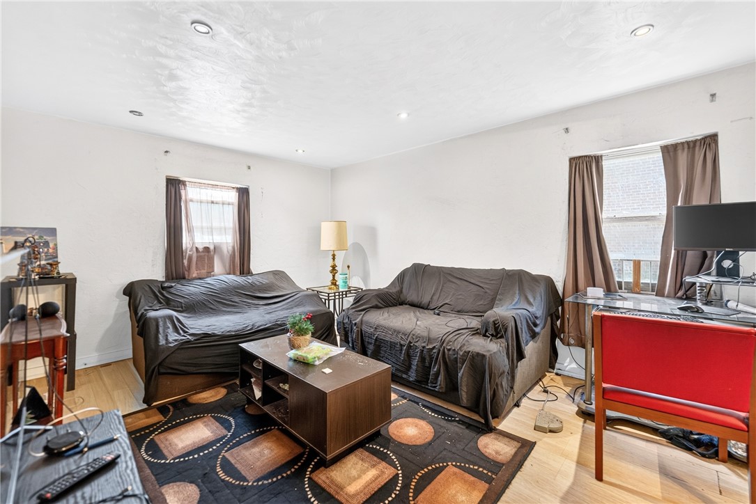 1629 Laketon Rd