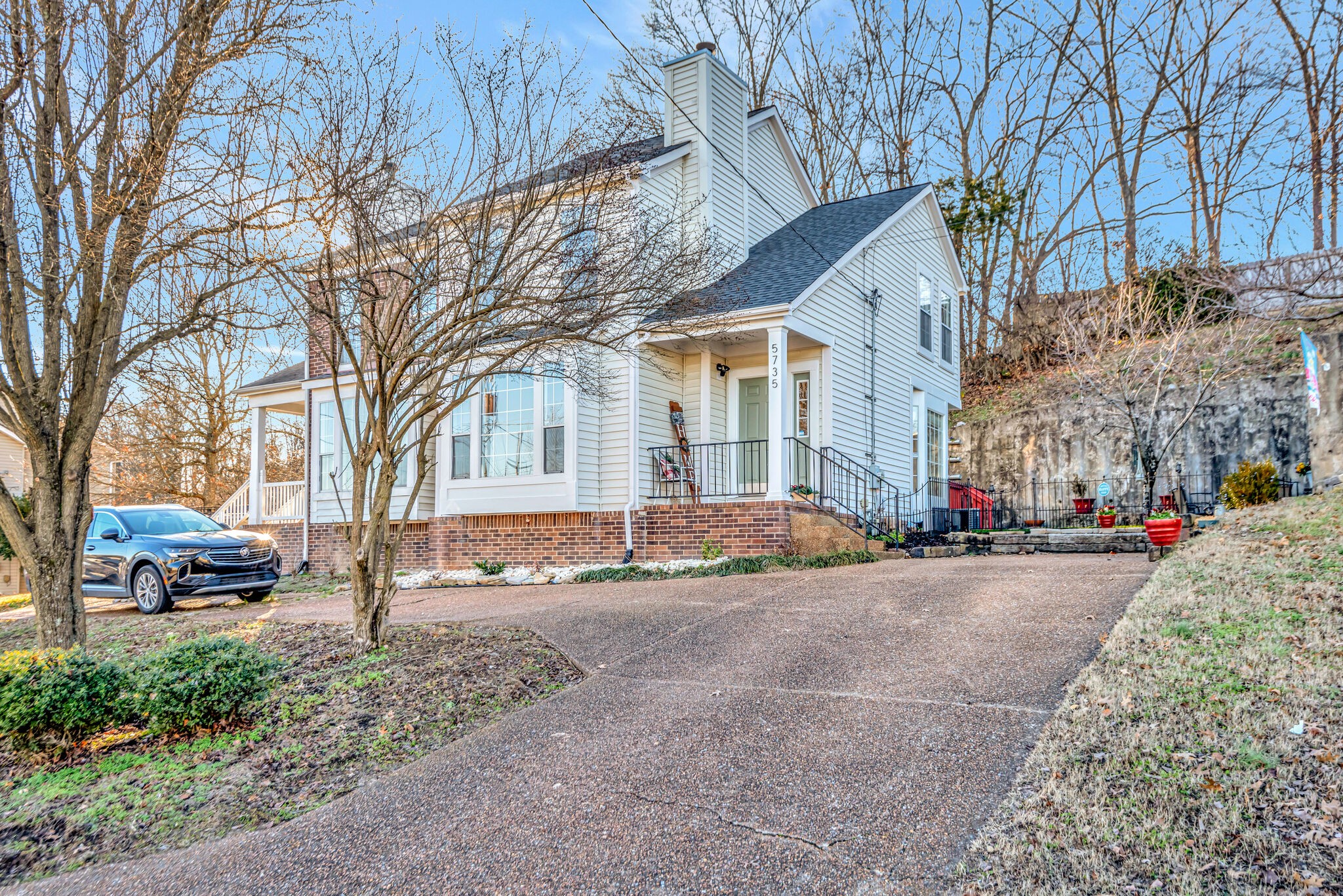 5735 Meadows Cir