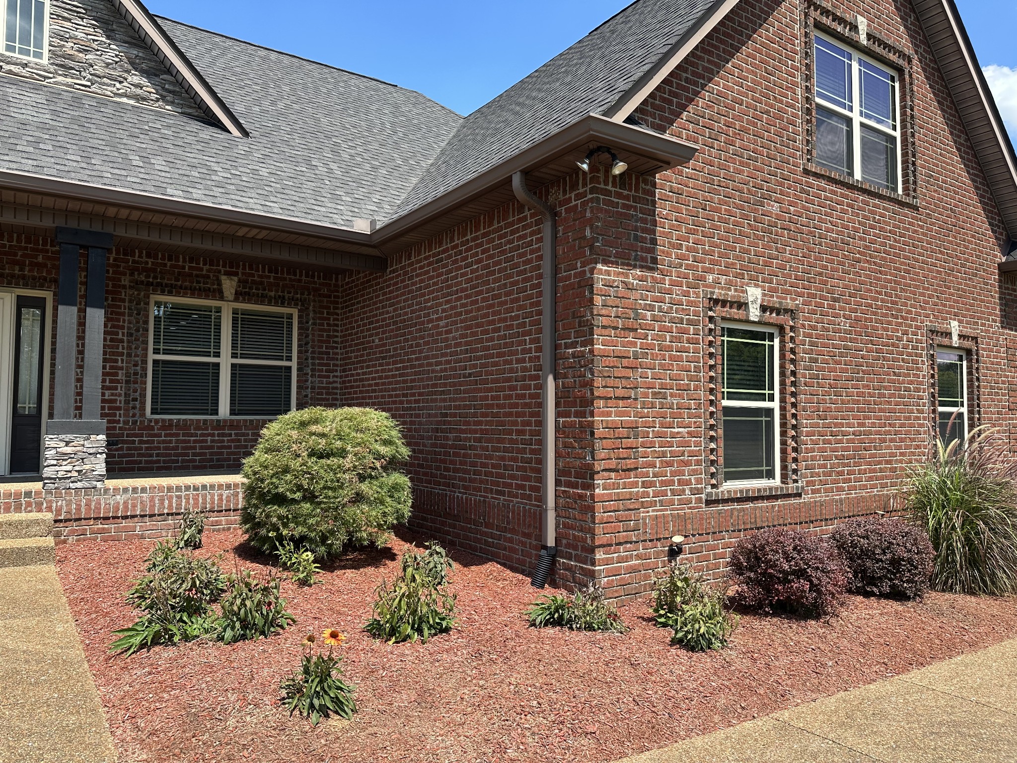 2323 Bluebird Rd