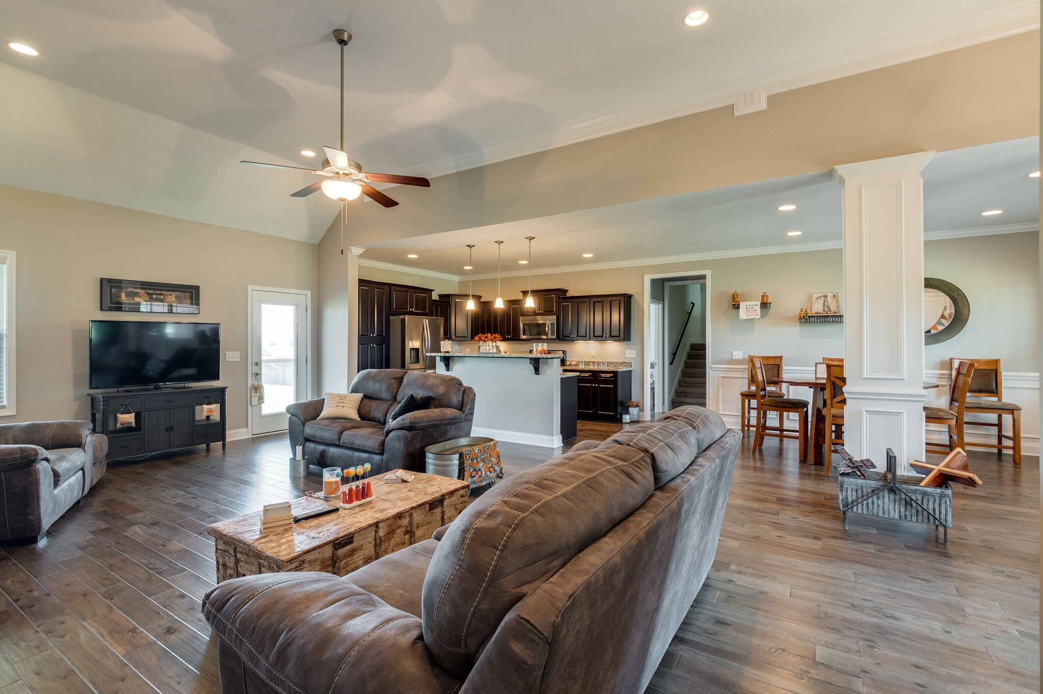 2323 Bluebird Rd
