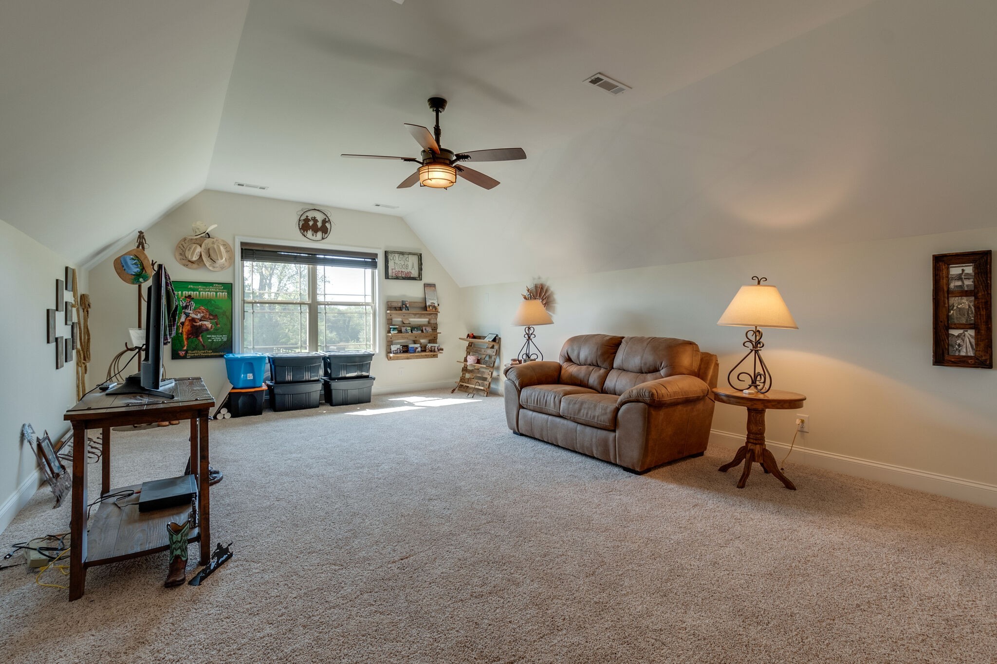 2323 Bluebird Rd