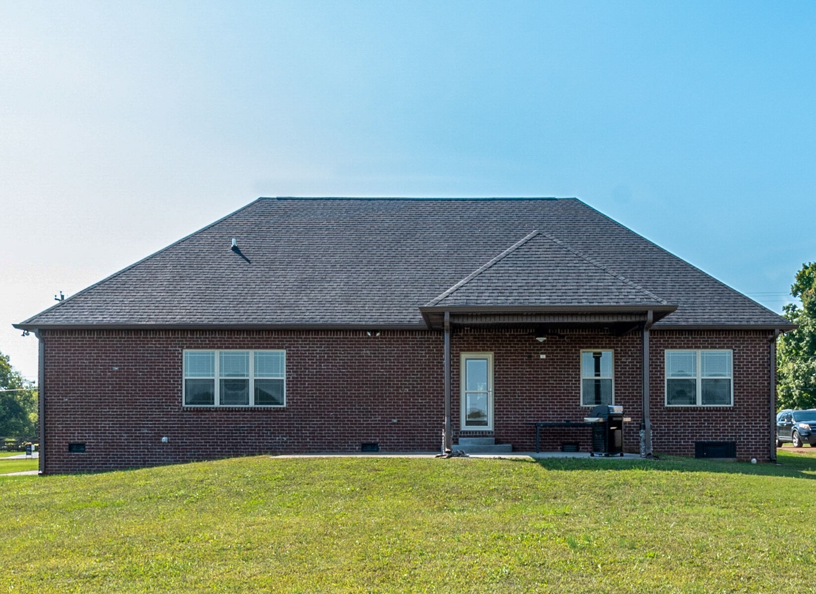 2323 Bluebird Rd