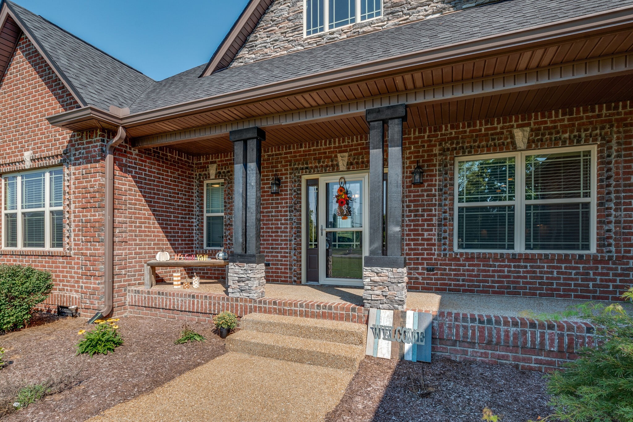 2323 Bluebird Rd