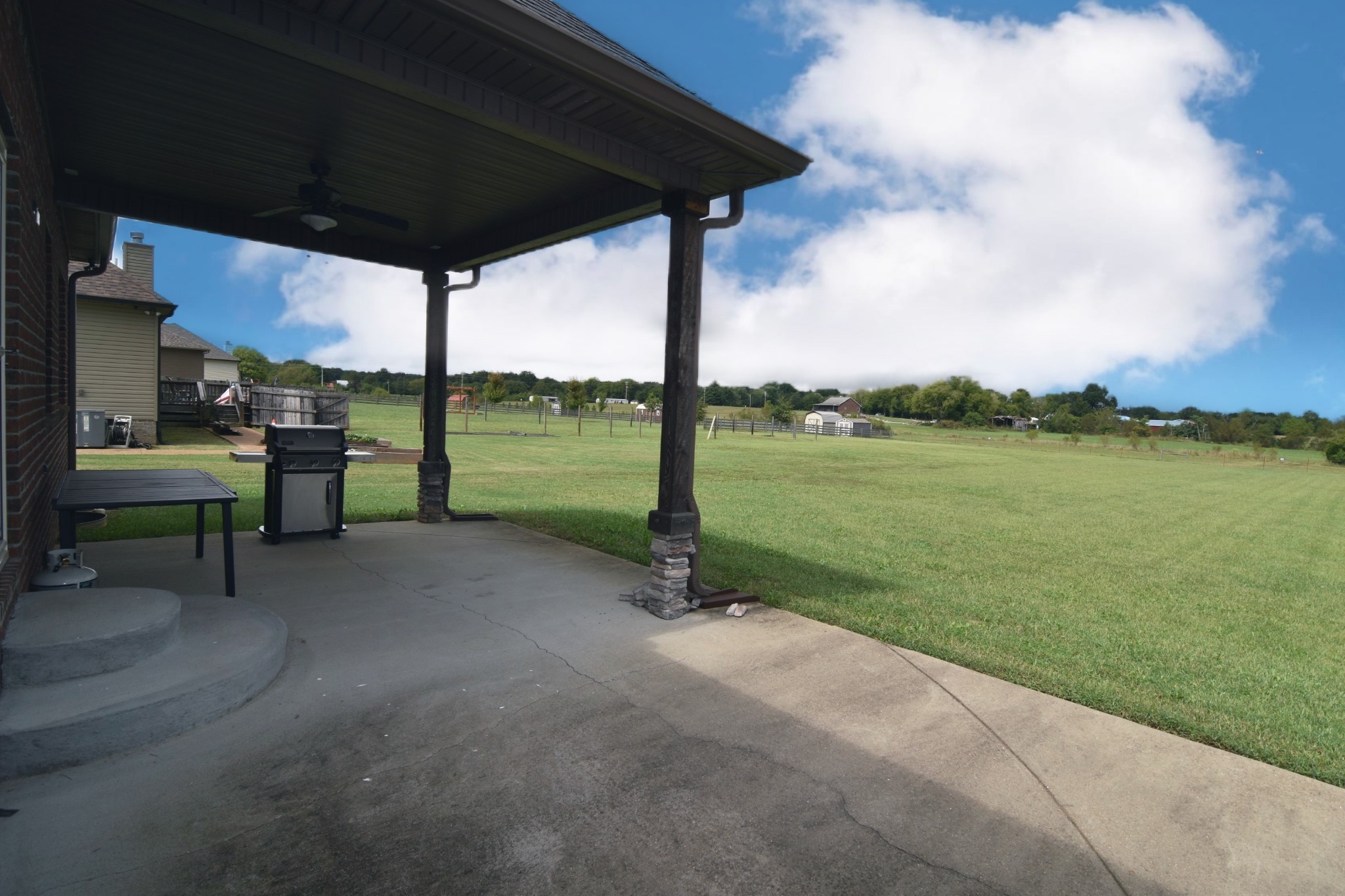 2323 Bluebird Rd