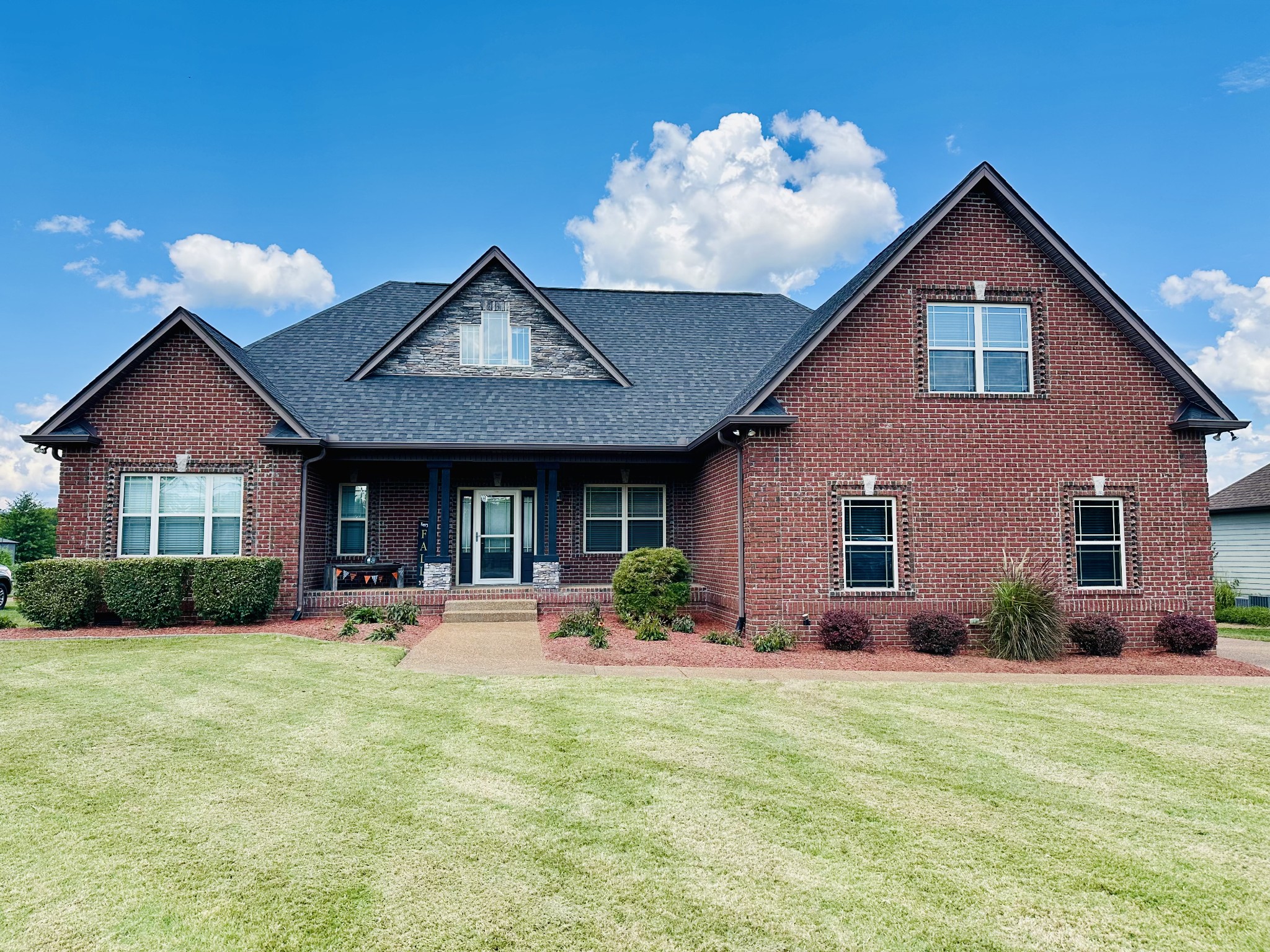 2323 Bluebird Rd