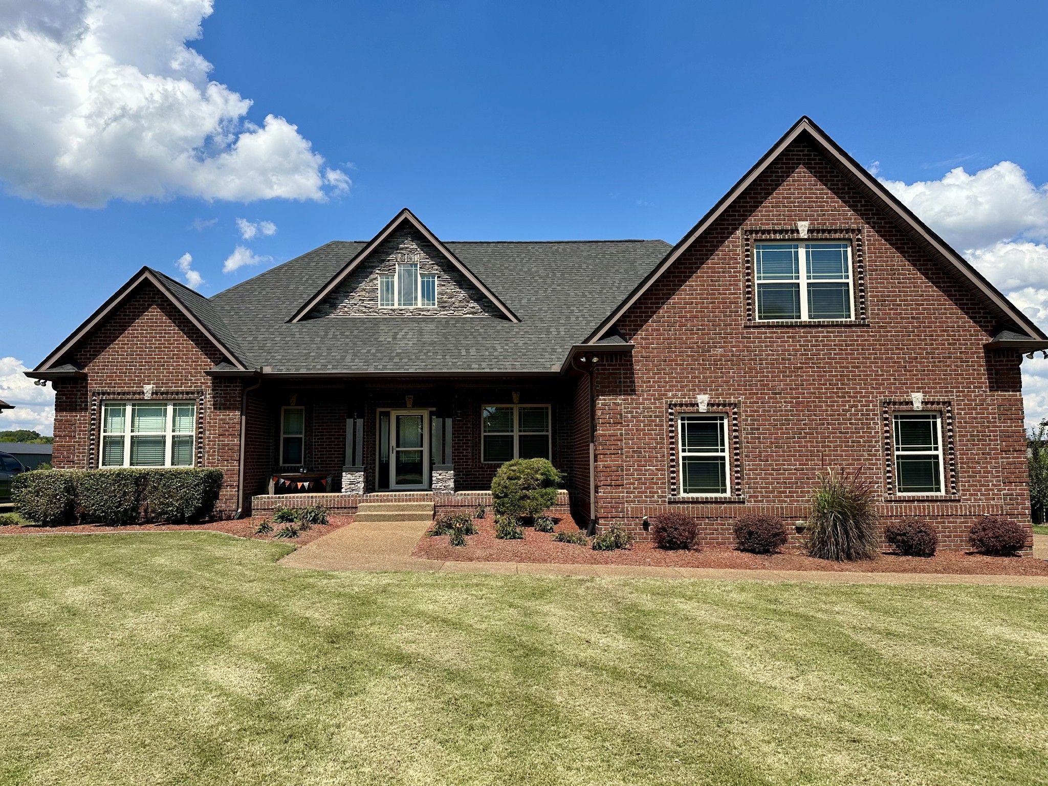 2323 Bluebird Rd