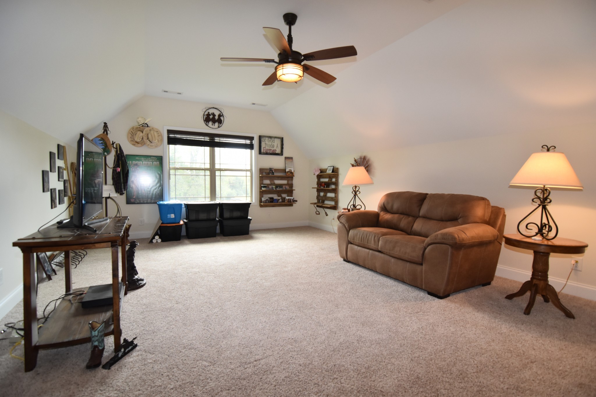2323 Bluebird Rd