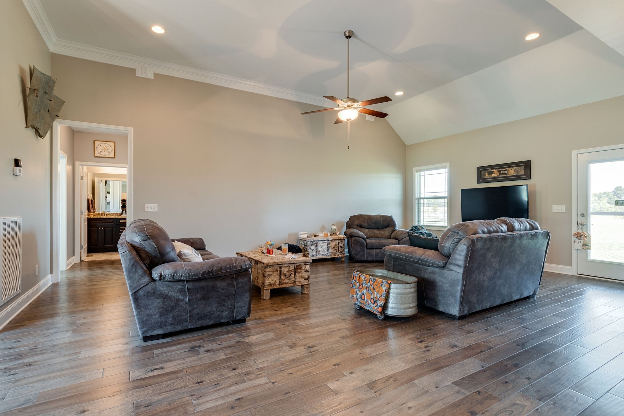 2323 Bluebird Rd