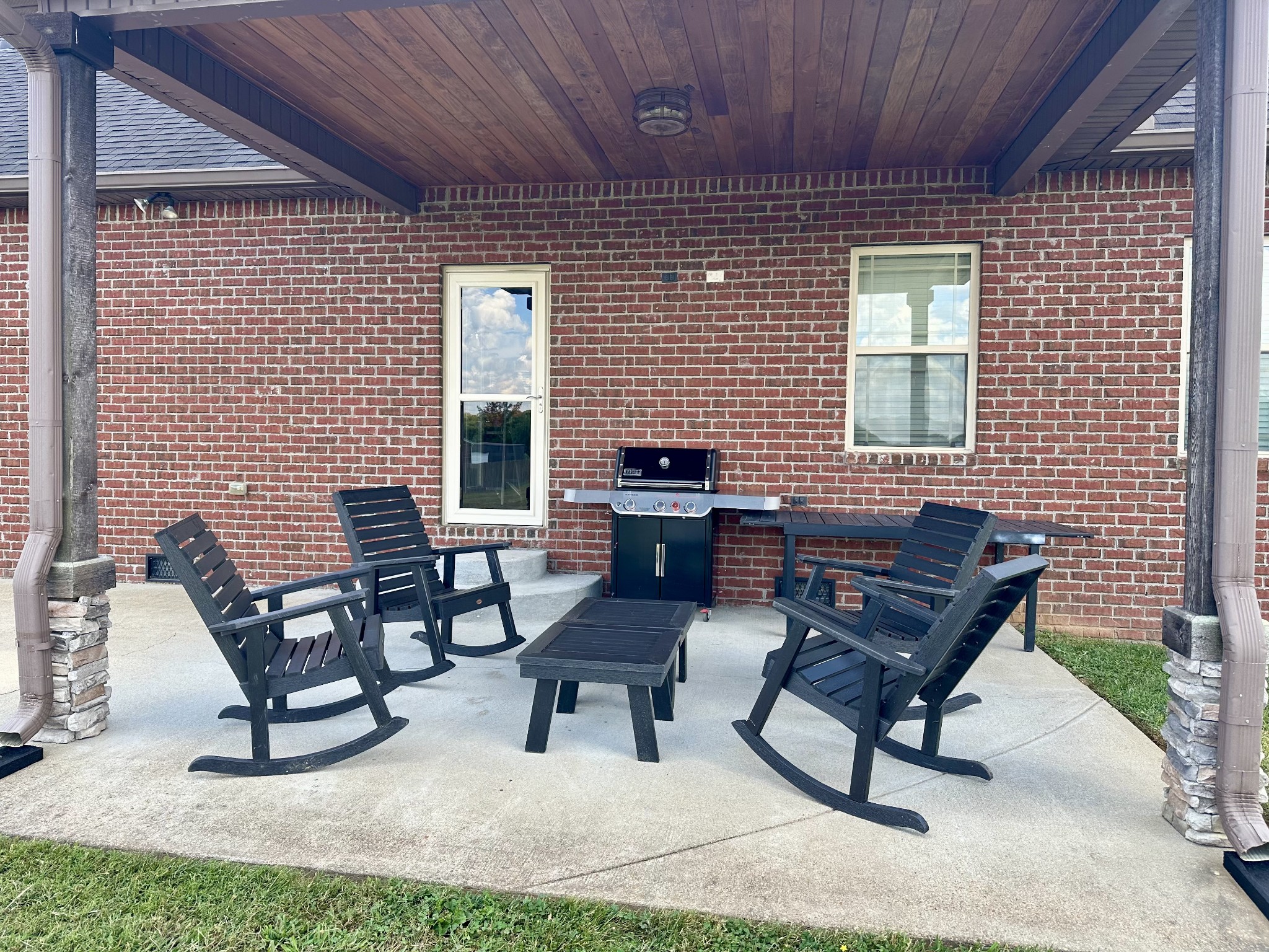 2323 Bluebird Rd