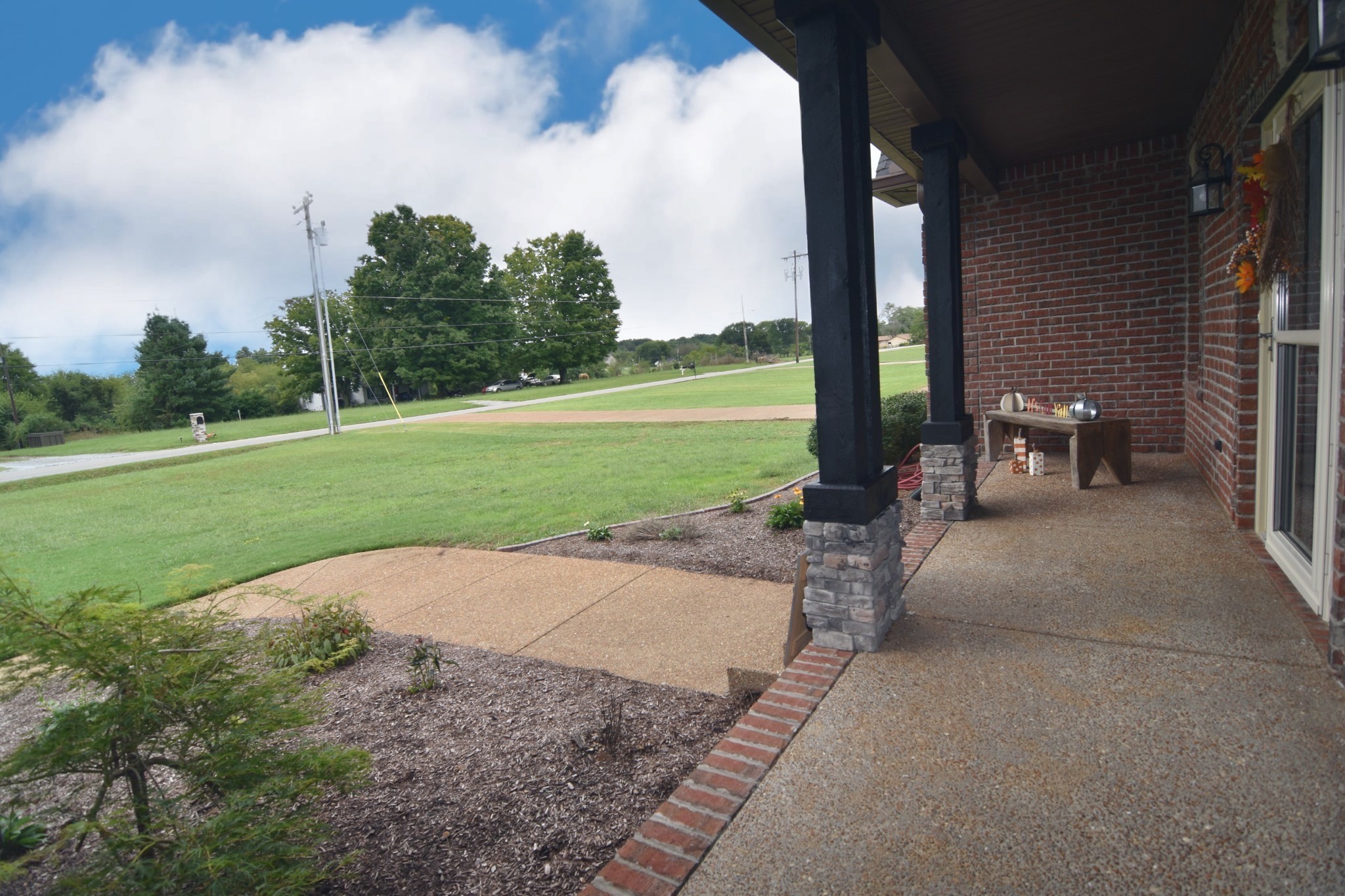 2323 Bluebird Rd