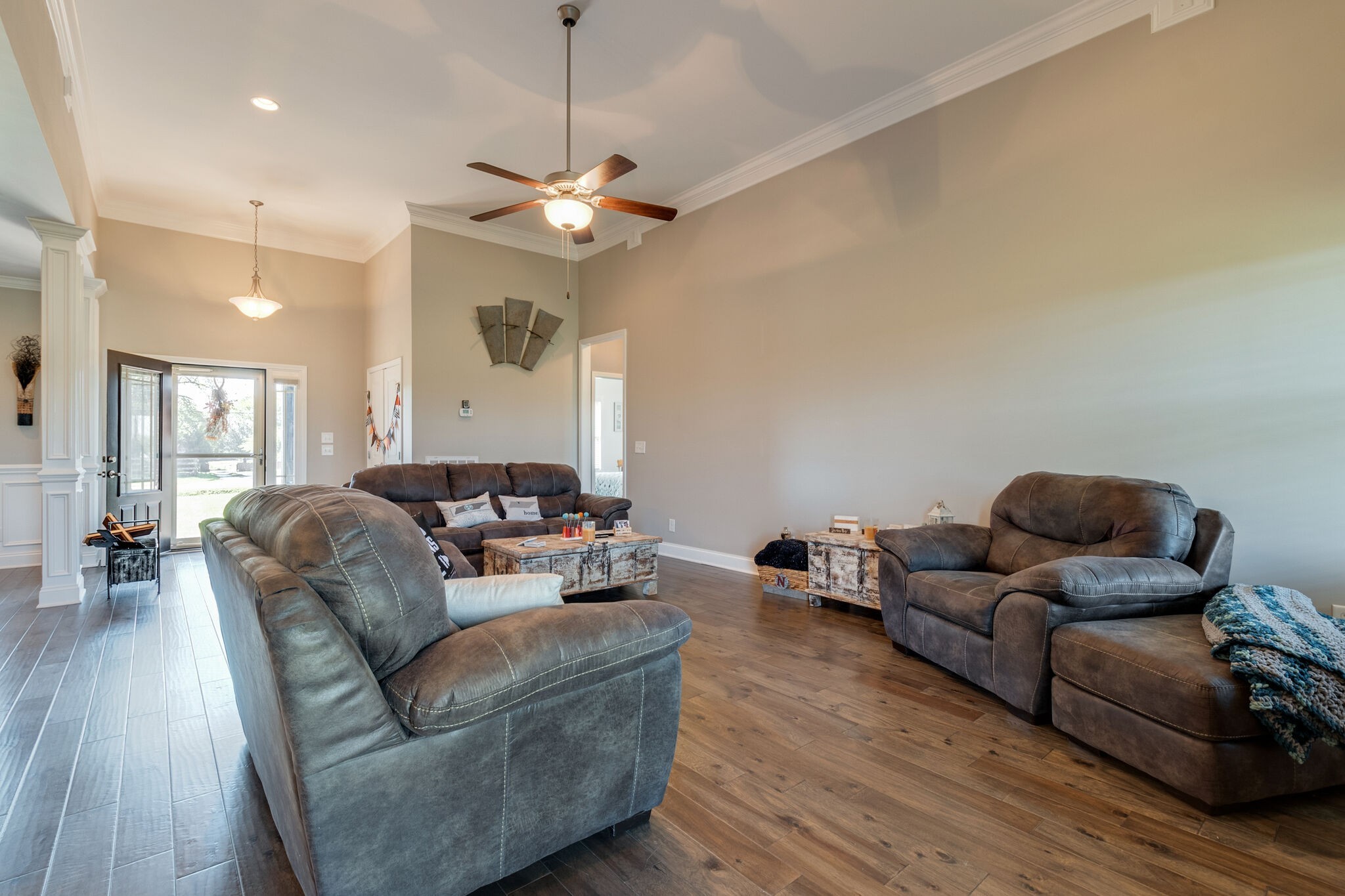 2323 Bluebird Rd