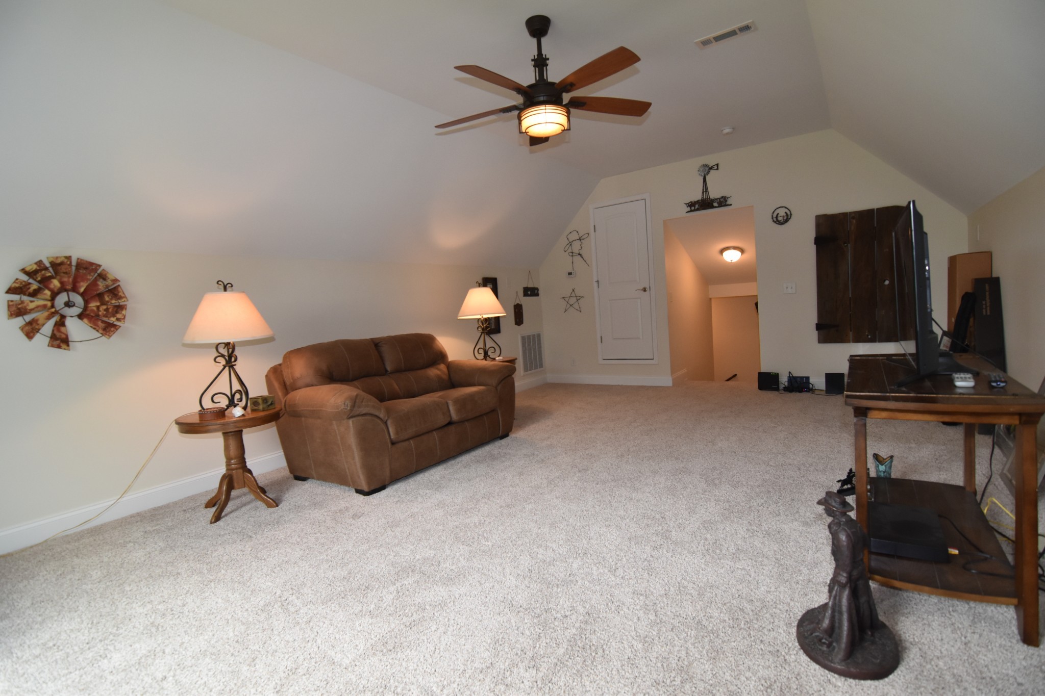 2323 Bluebird Rd