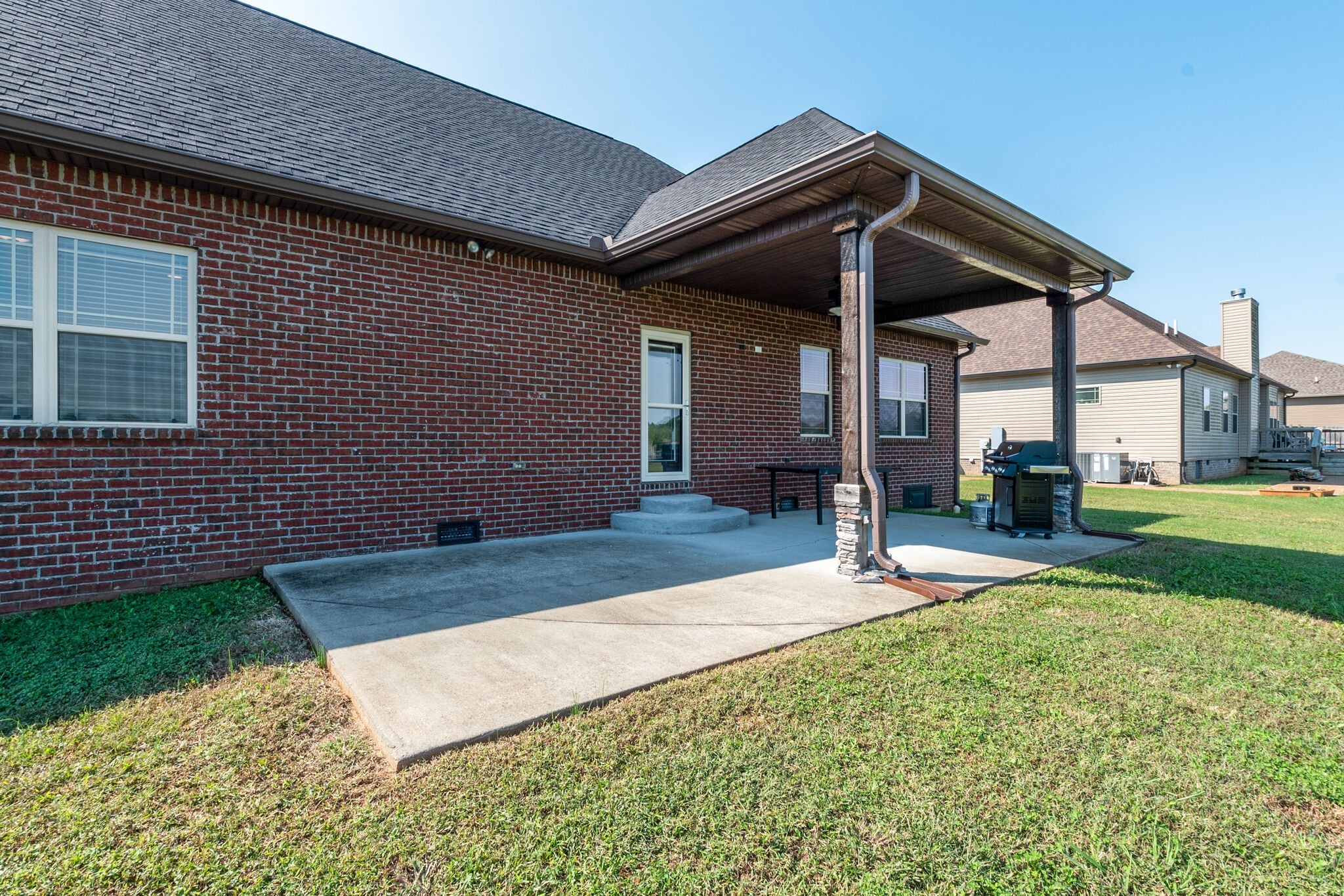2323 Bluebird Rd