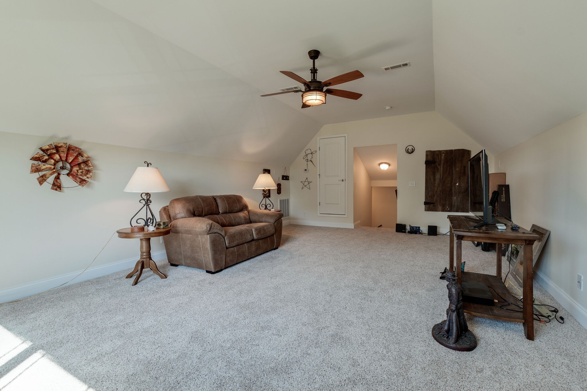 2323 Bluebird Rd