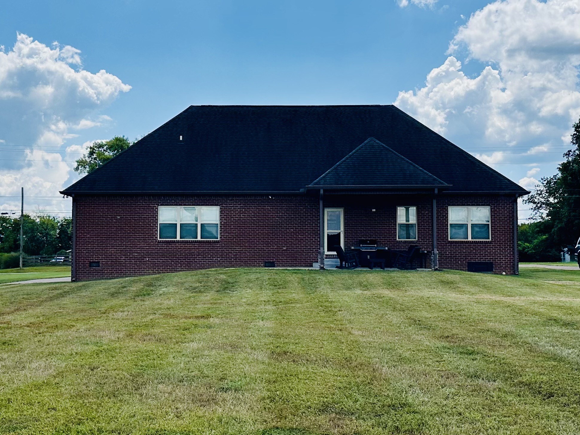 2323 Bluebird Rd