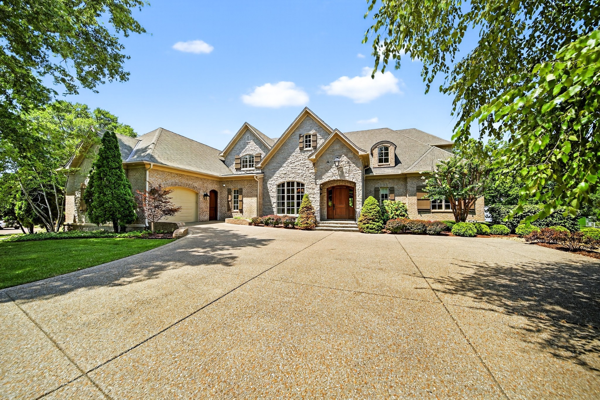214 Bluegrass Dr