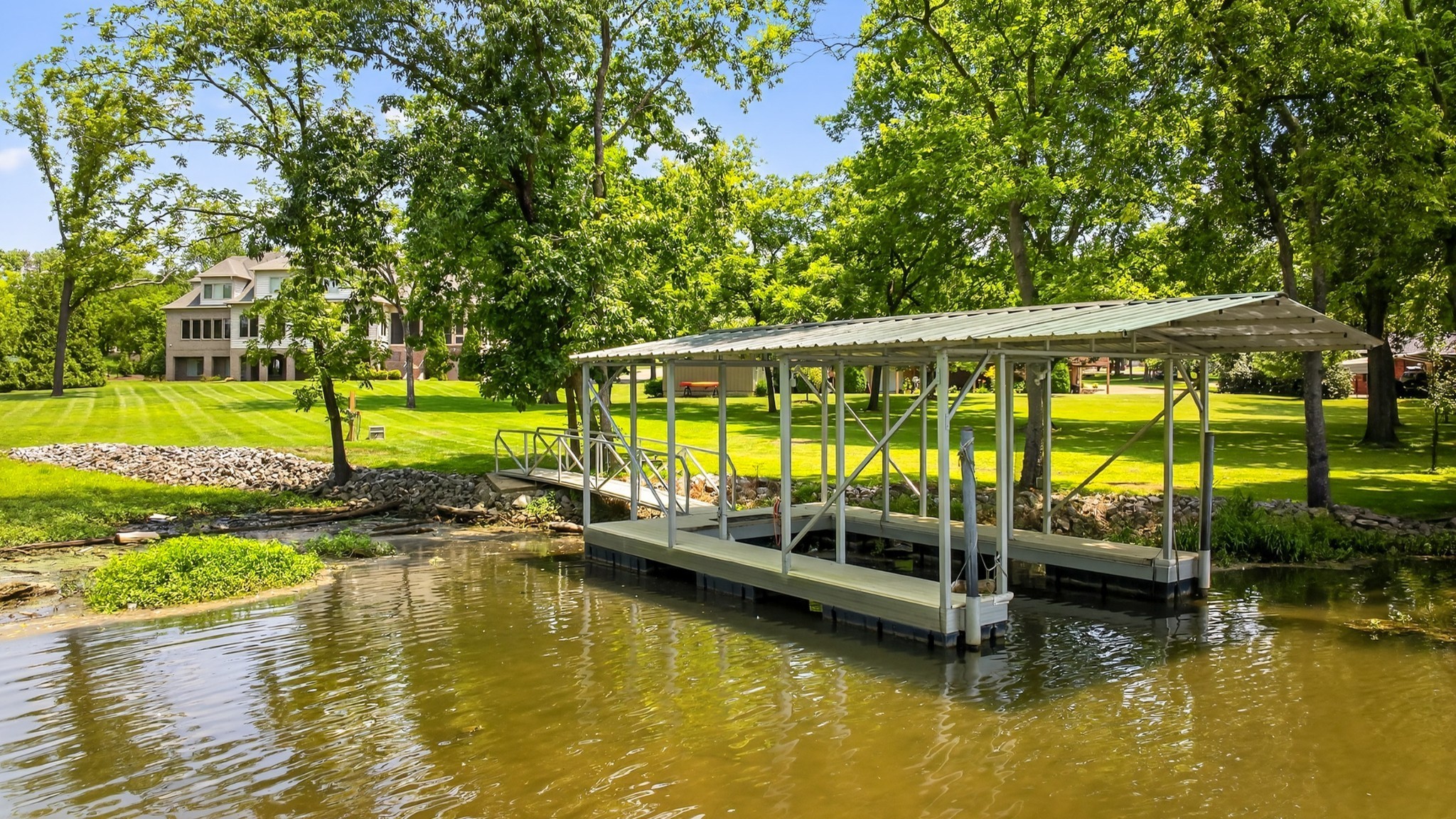 214 Bluegrass Dr