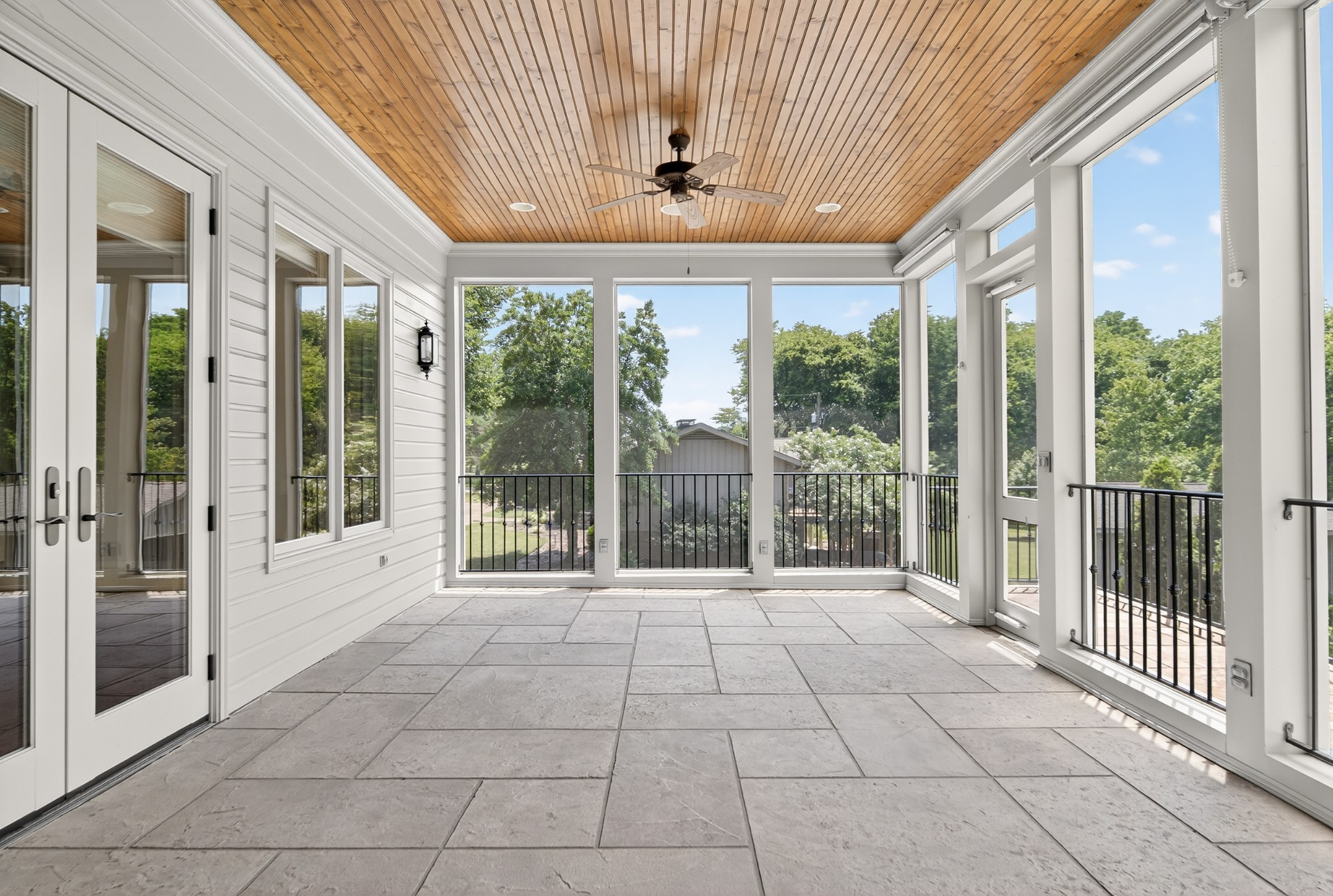 214 Bluegrass Dr