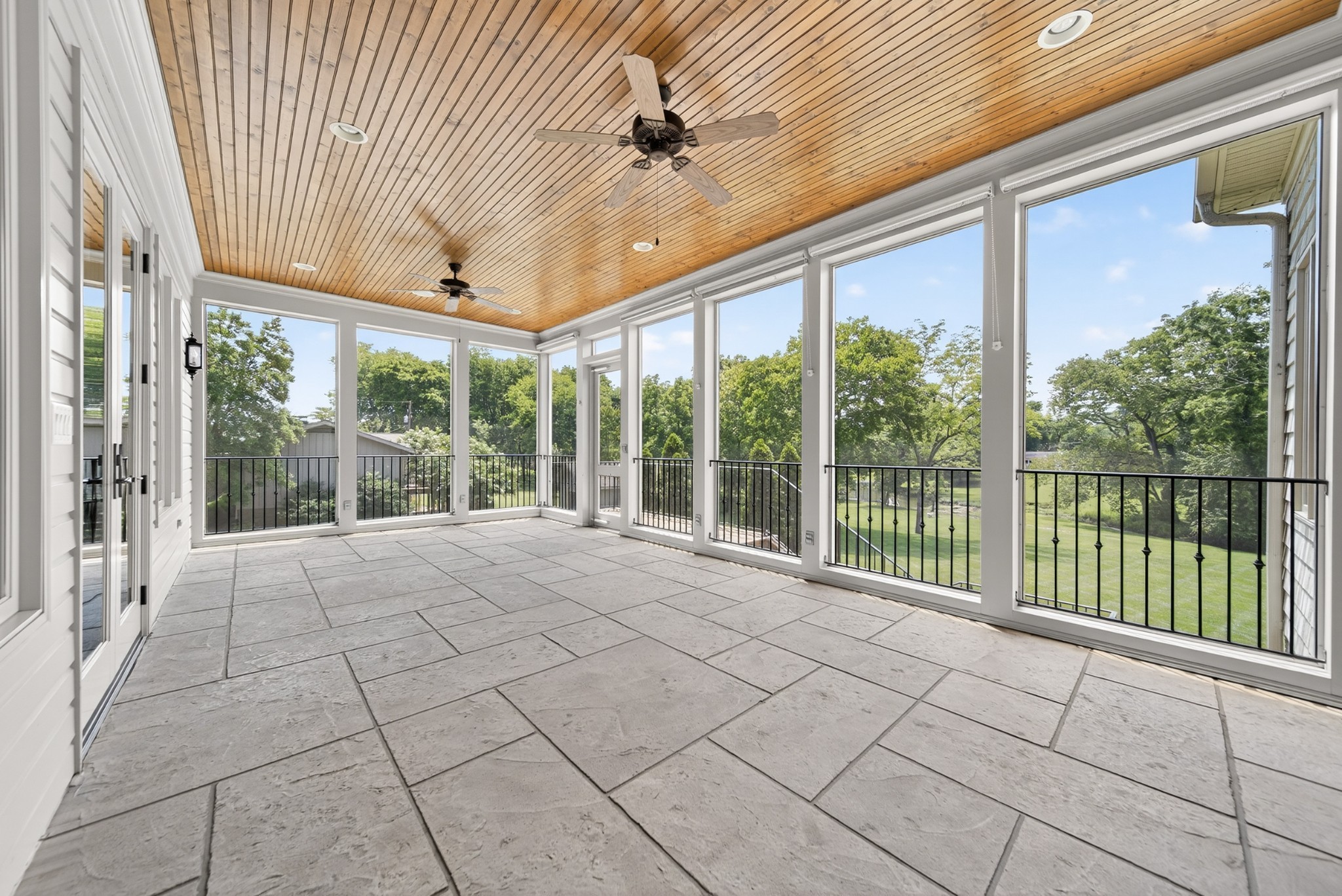 214 Bluegrass Dr