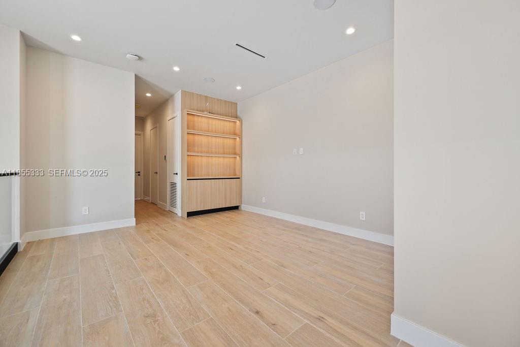 808 NE 17th Terrace