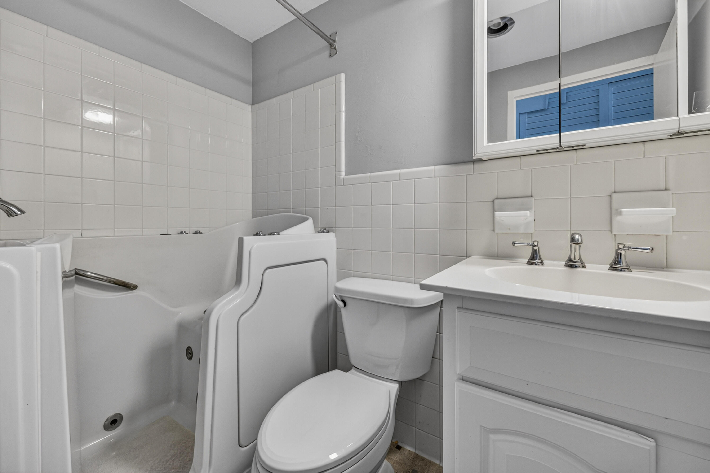 3233 NE 34th Street