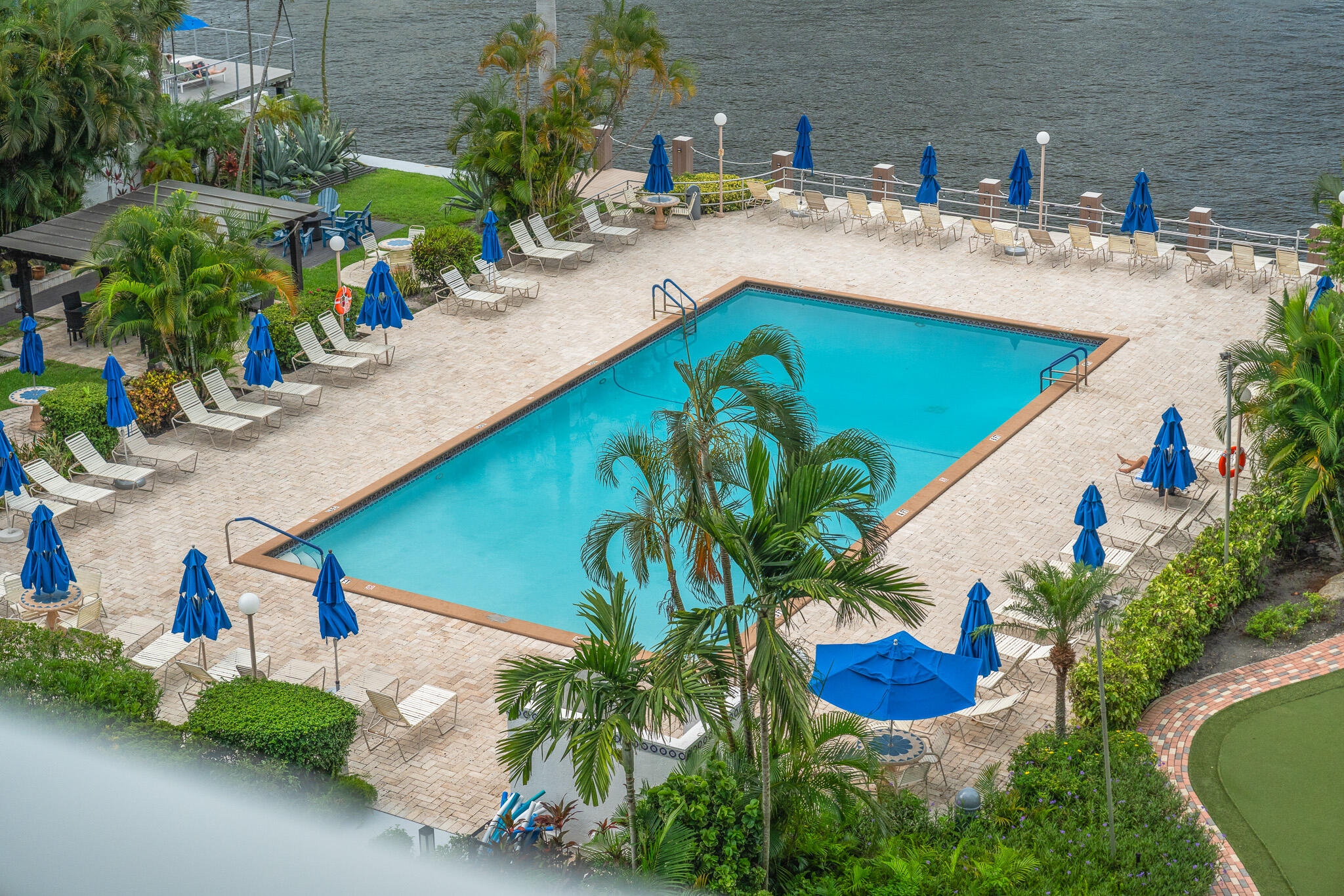 3233 NE 34th Street 718
