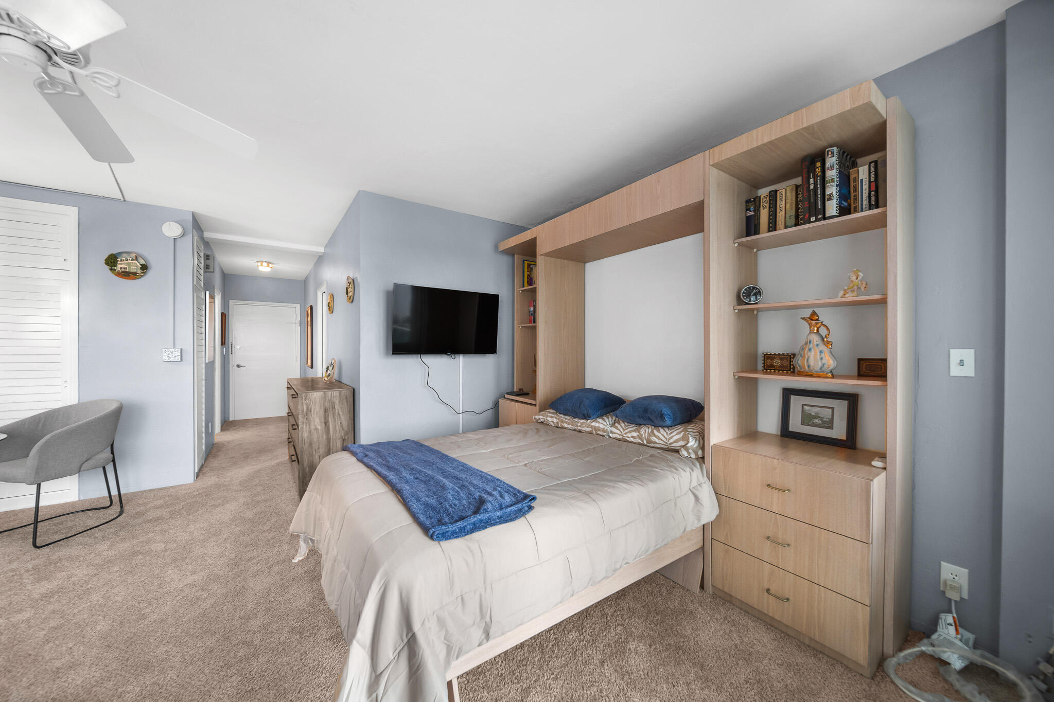 3233 NE 34th Street 718