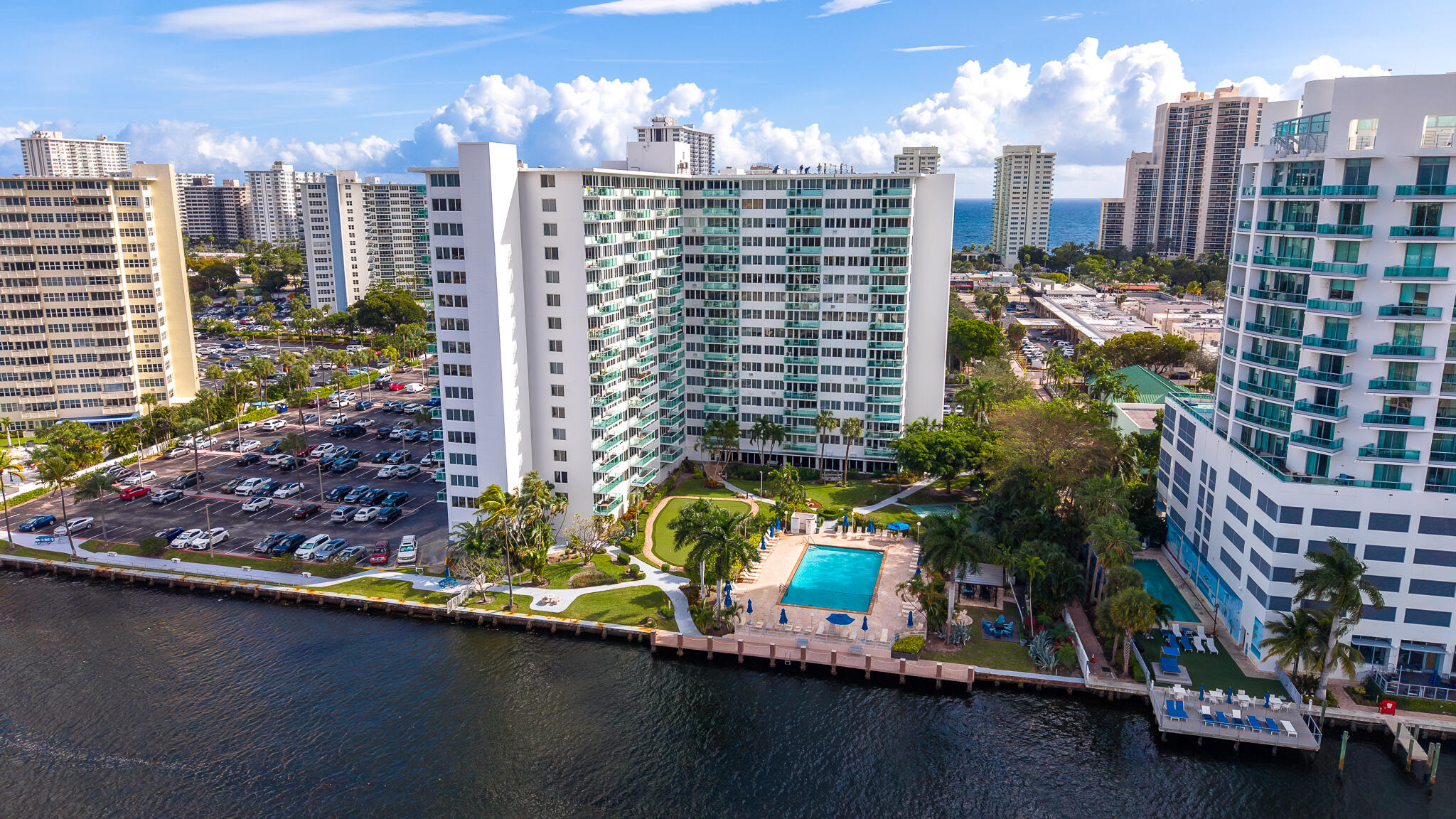 3233 NE 34th Street 718